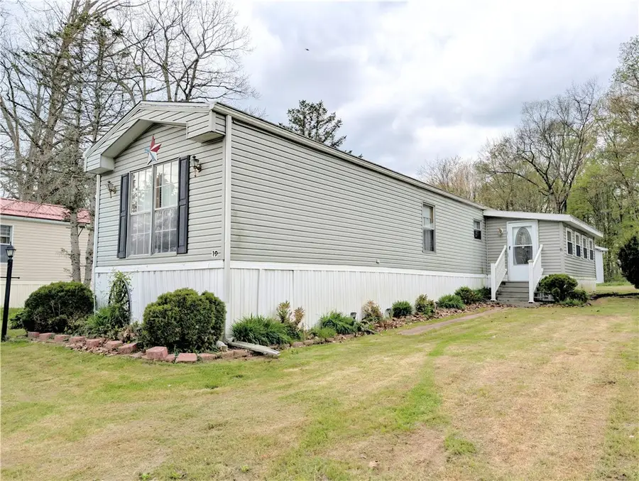 19 Emerald Dr, Grove City, PA 16127 - #2