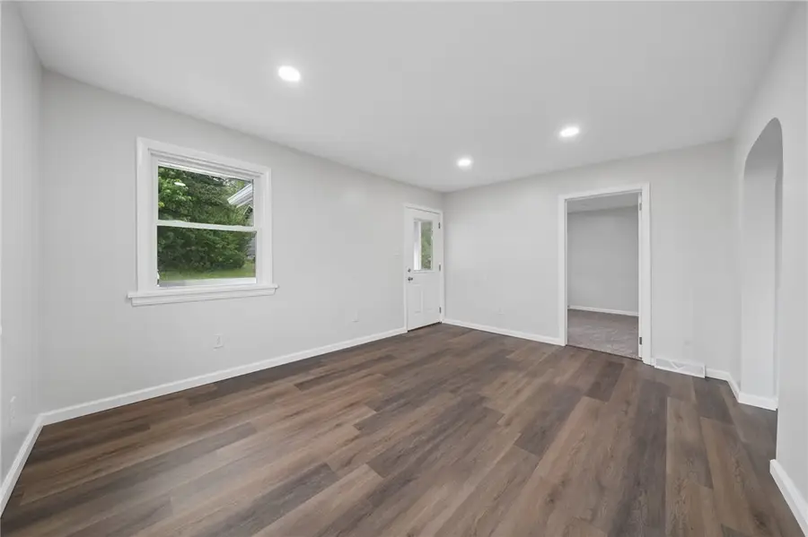 906 Allegheny Ave, New Kensington, PA 15068 - #3