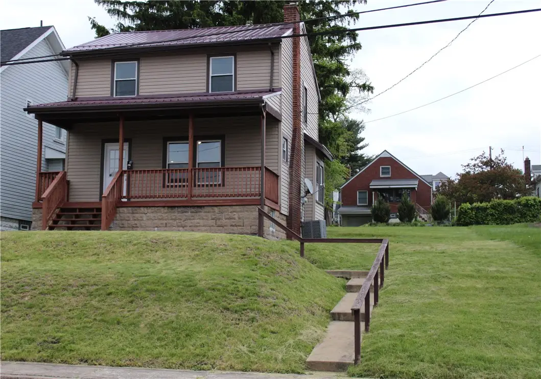 428 Pershing Dr, New Kensington, PA 15068 - #1