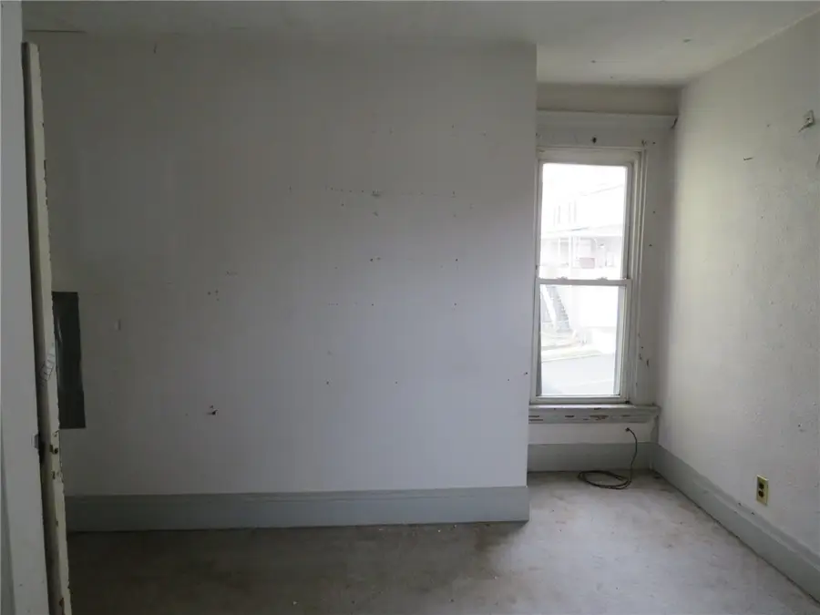 1080 Bruce St, Washington, PA 15301 - #2