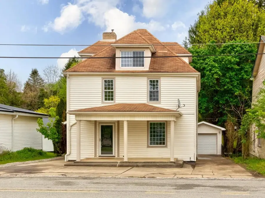 1660 Mercer Rd, Ellwood City, PA 16117 - #2