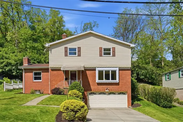 1548 Spreading Oak Dr, Pittsburgh, PA 15220