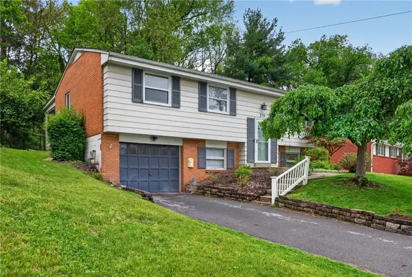 279 Woodridge Dr, Carnegie, PA 15106
