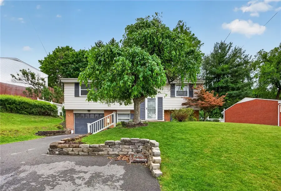 279 Woodridge Dr, Carnegie, PA 15106 - #2