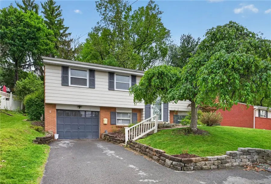 279 Woodridge Dr, Carnegie, PA 15106 - #3