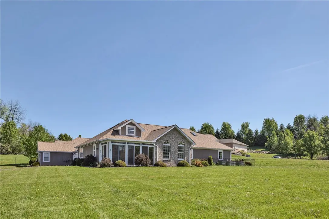 525 Kelly Blvd, Slippery Rock, PA 16057 - #1
