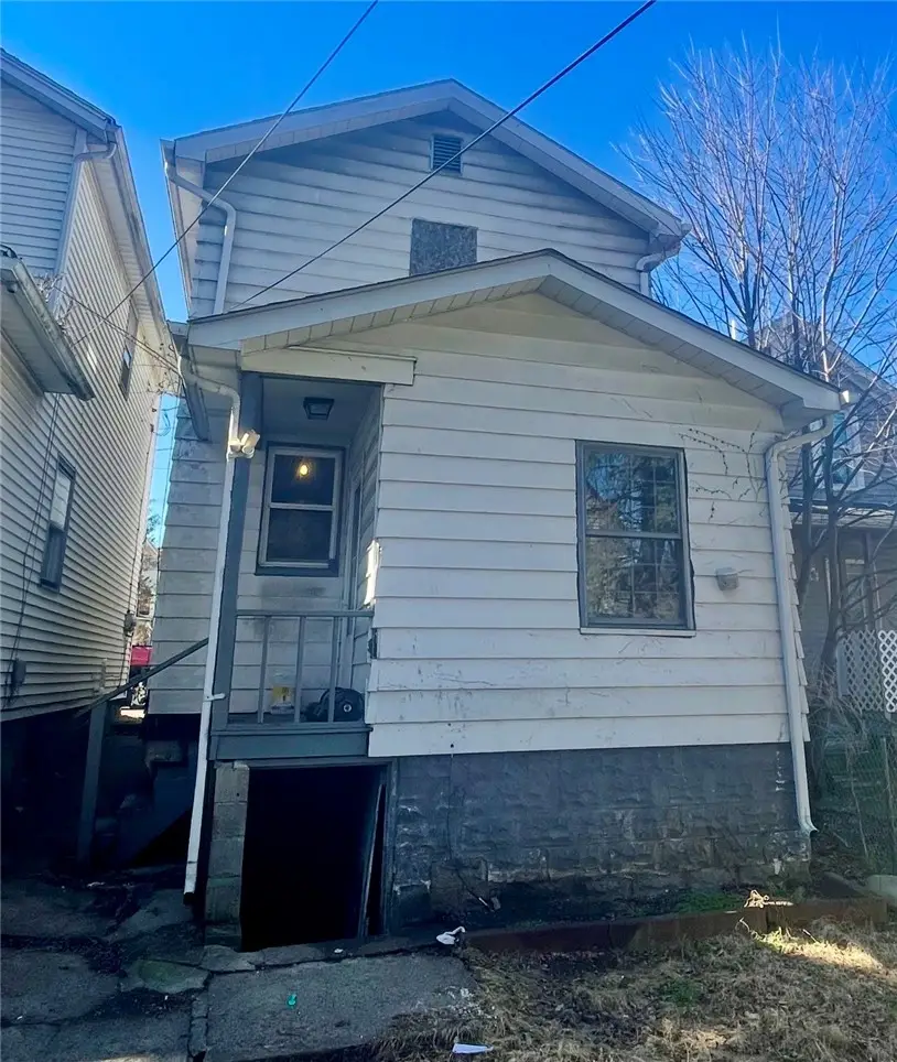 1607 5th Ave, Beaver Falls, PA 15010 - #2