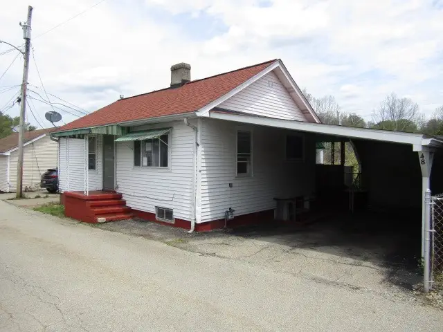 48 Locust St, Ellsworth, PA 15331 - #1