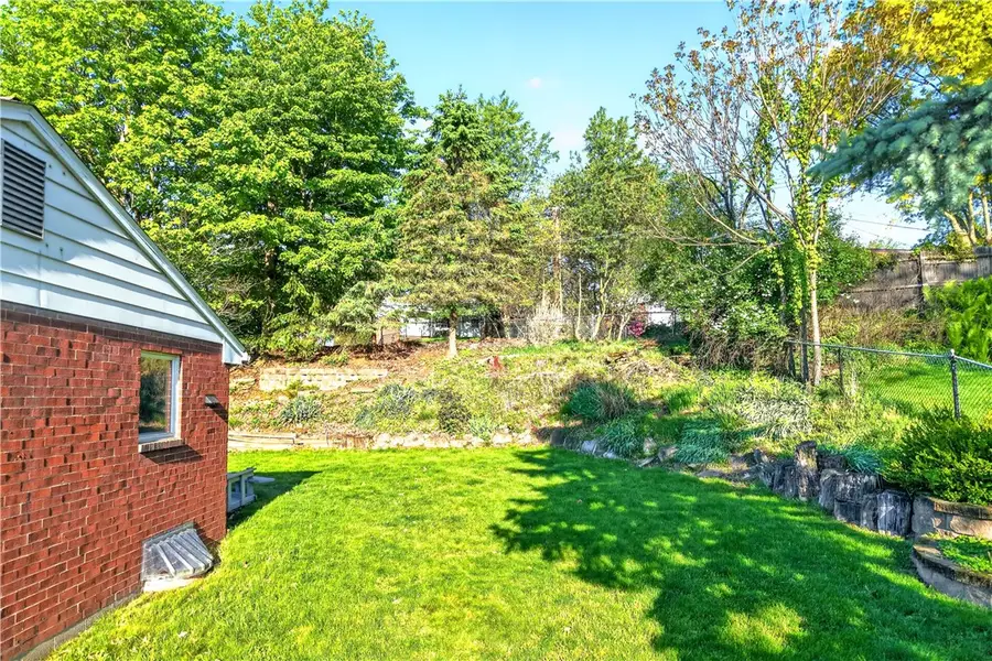 417 Peters Dr, Glenshaw, PA 15116 - #3