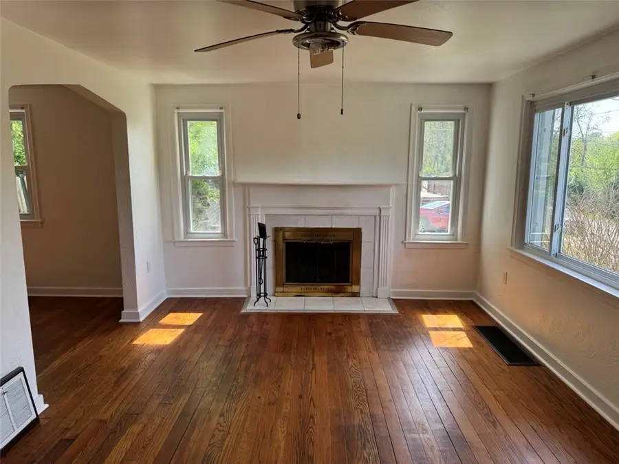 207 Mcmurray Rd, Upper Saint Clair, PA 15241 - #3