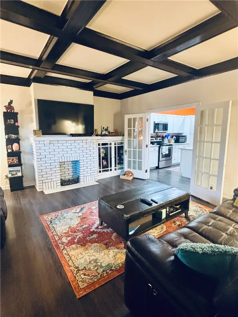 112 N 1st St, Jeannette, PA 15644 - #3