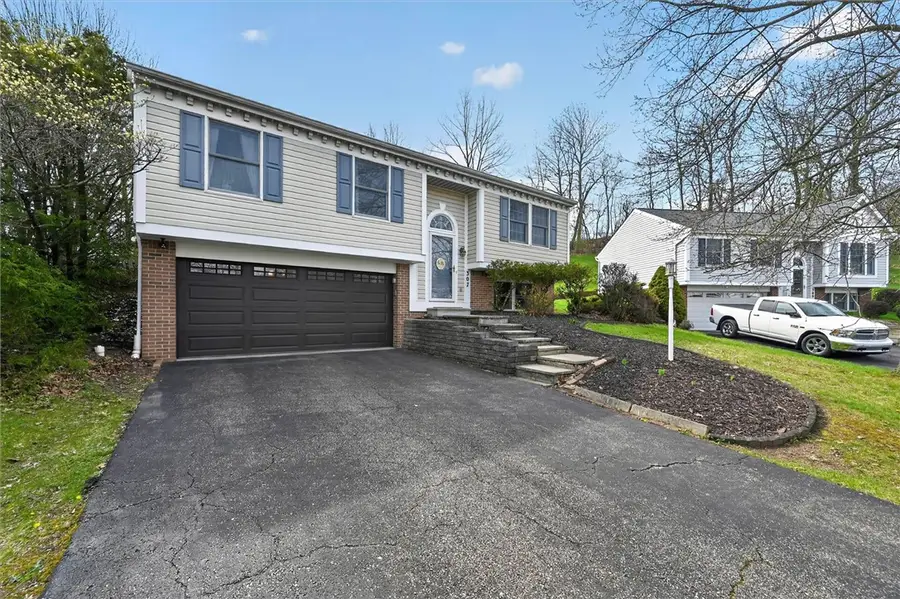 307 Lawrence Pl, Coraopolis, PA 15108 - #2