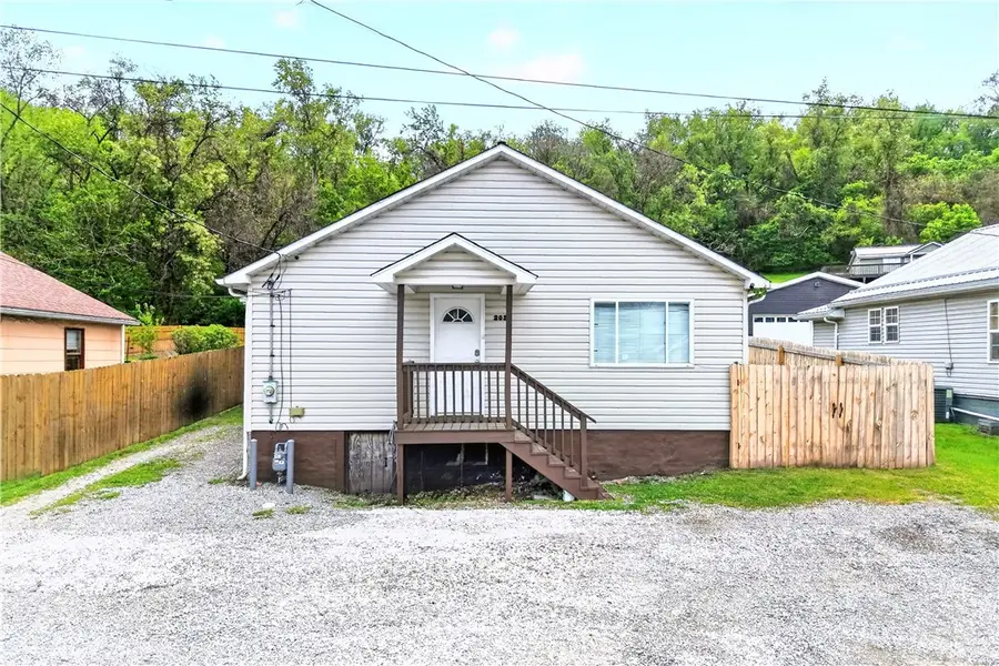 203 Brown St, Brownsville, PA 15417 - #3
