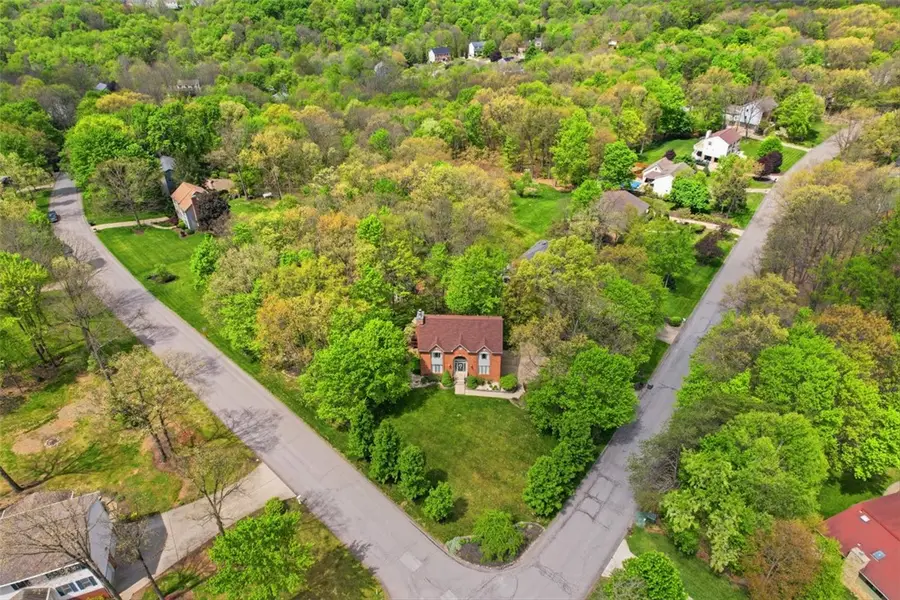98 Firethorn Rd, Baden, PA 15005 - #2