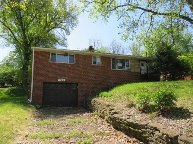 429 Woodrift Ln, Pittsburgh, PA 15236 - #1