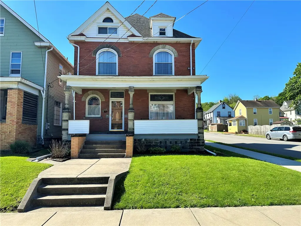 425 Wayne Ave, Ellwood City, PA 16117 - #1