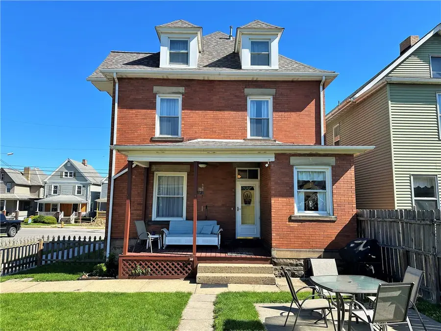 425 Wayne Ave, Ellwood City, PA 16117 - #2
