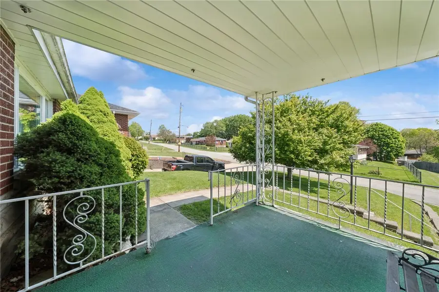324 Grove Dr, New Kensington, PA 15068 - #2