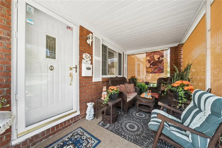 704 Macfarlane Dr, Pittsburgh, PA 15235 - #2