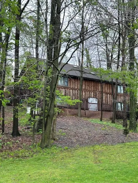 402 Tomahawk Trl, Mercer, PA 16137 - #1