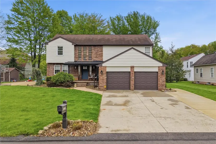 3328 Long Branch Dr, New Castle, PA 16105 - #2