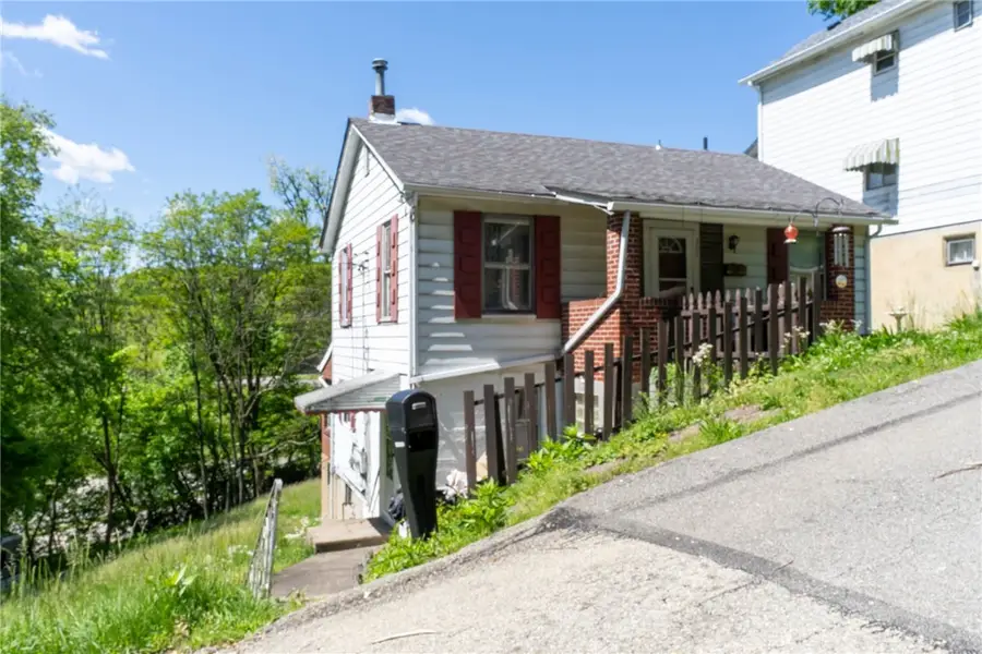 307 N 6th St, Clairton, PA 15025 - #2