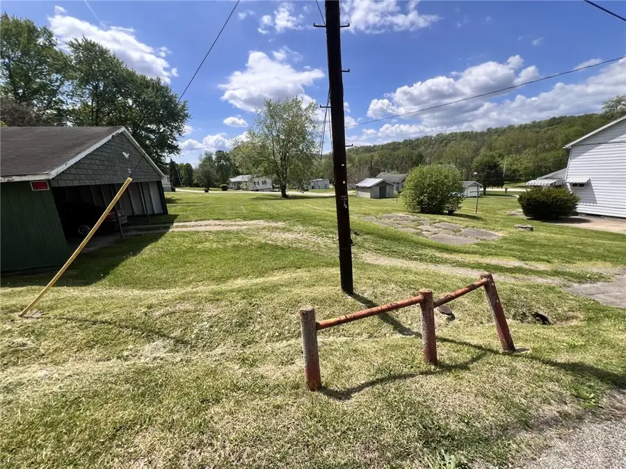 616 Fourth St, Masontown, PA 15461 - #3