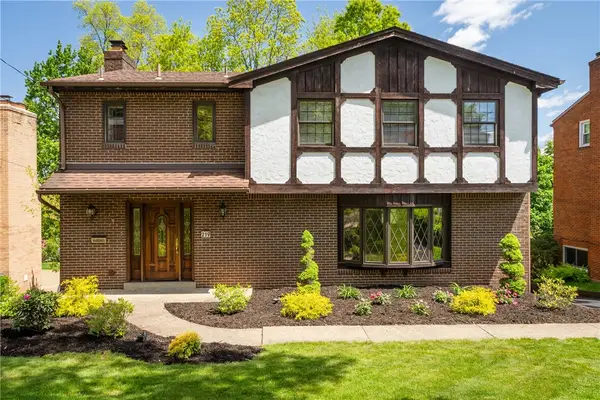 219 Main Entrance Dr, Pittsburgh, PA 15228