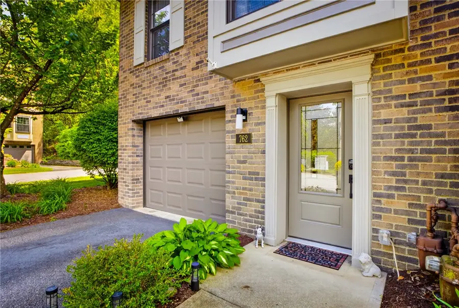 762 Windvue Dr, Pittsburgh, PA 15205 - #2