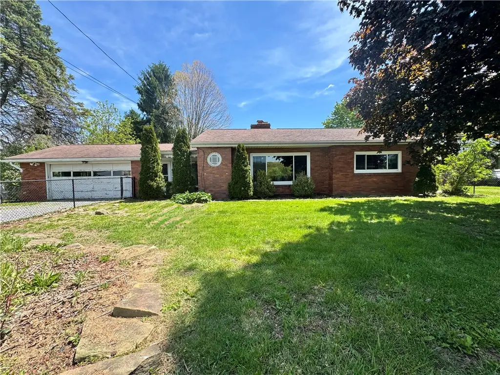 393 Tulip Dr, New Brighton, PA 15066 - #1