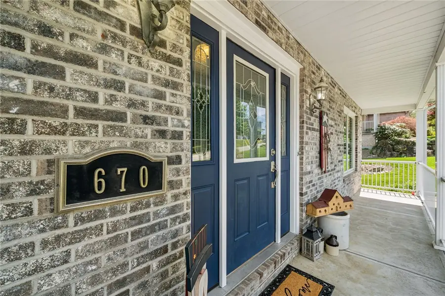 670 Meadowbrook Rd, Trafford, PA 15085 - #2