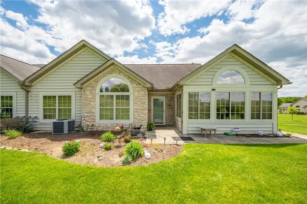 1905 Golf Course Dr, Washington, PA 15301