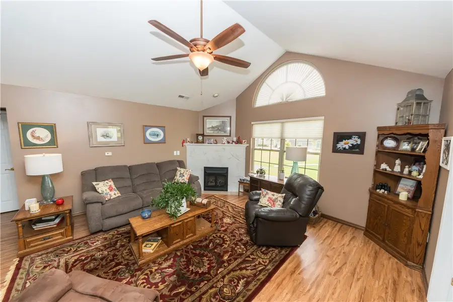 1905 Golf Course Dr, Washington, PA 15301 - #2