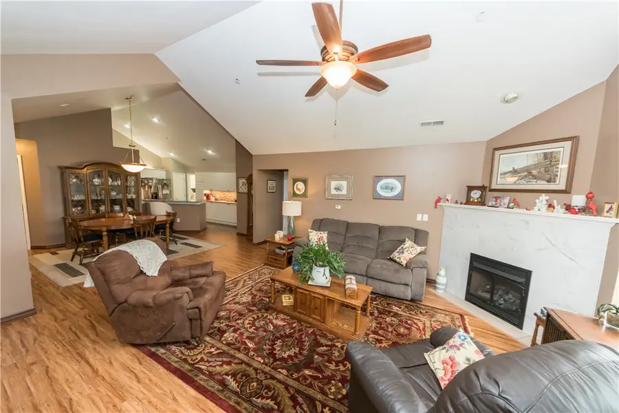 1905 Golf Course Dr, Washington, PA 15301 - #3