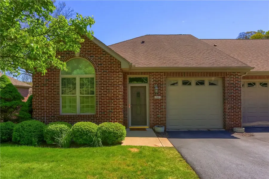 828 Village Dr, Pittsburgh, PA 15237 - #2
