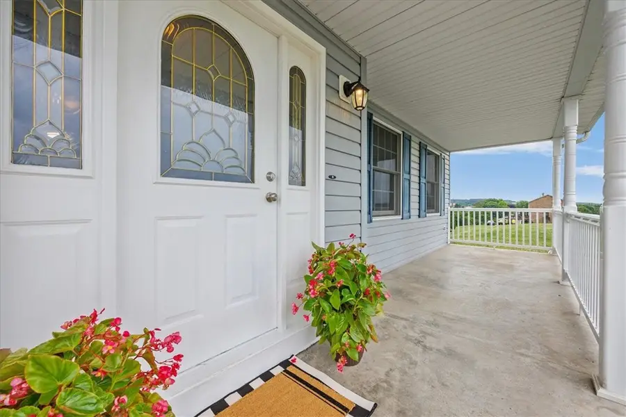 3251 Grandview Rd, Ellwood City, PA 16117 - #2