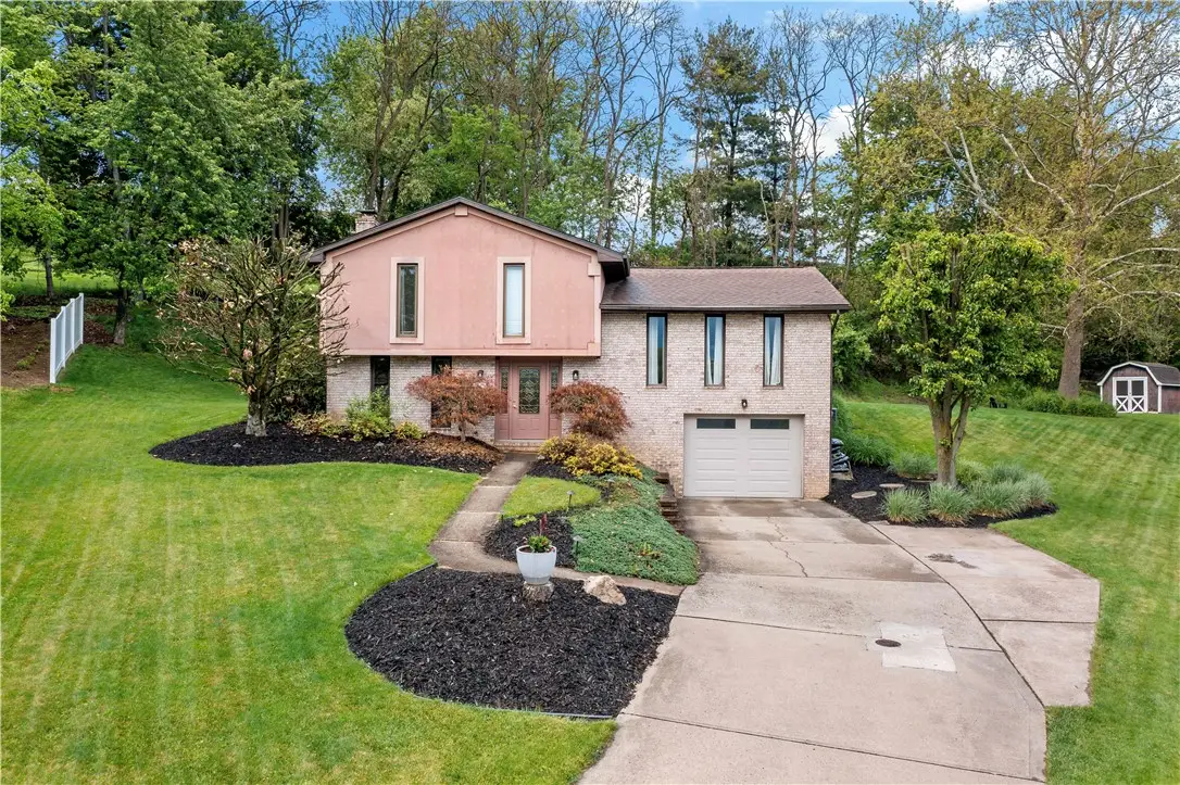 31 Farmcrest Dr, Cecil, PA 15321 - #1