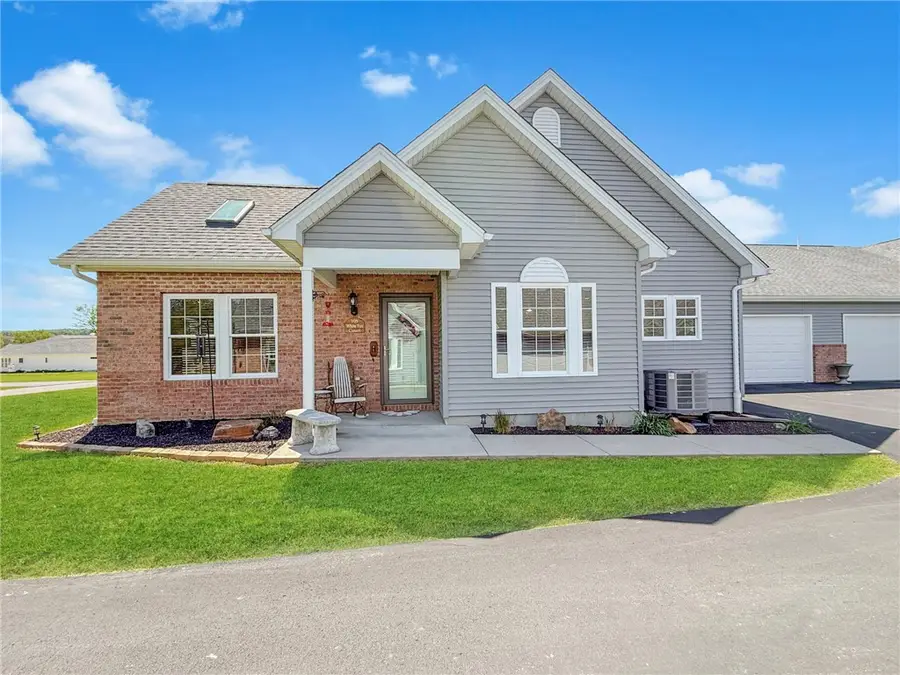 105 White Fox Ct, Ellwood City, PA 16117 - #2