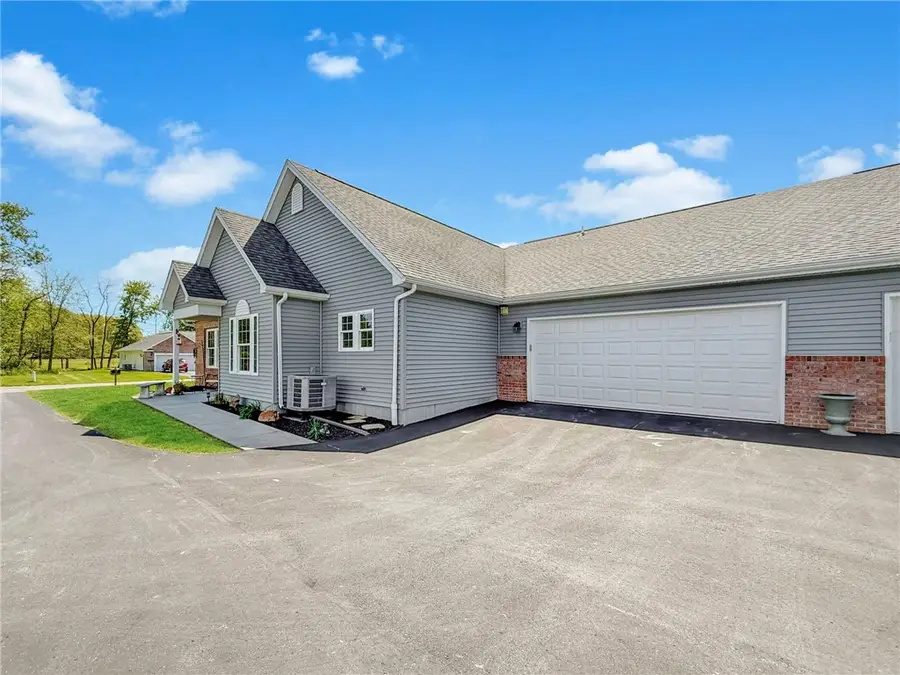 105 White Fox Ct, Ellwood City, PA 16117 - #3