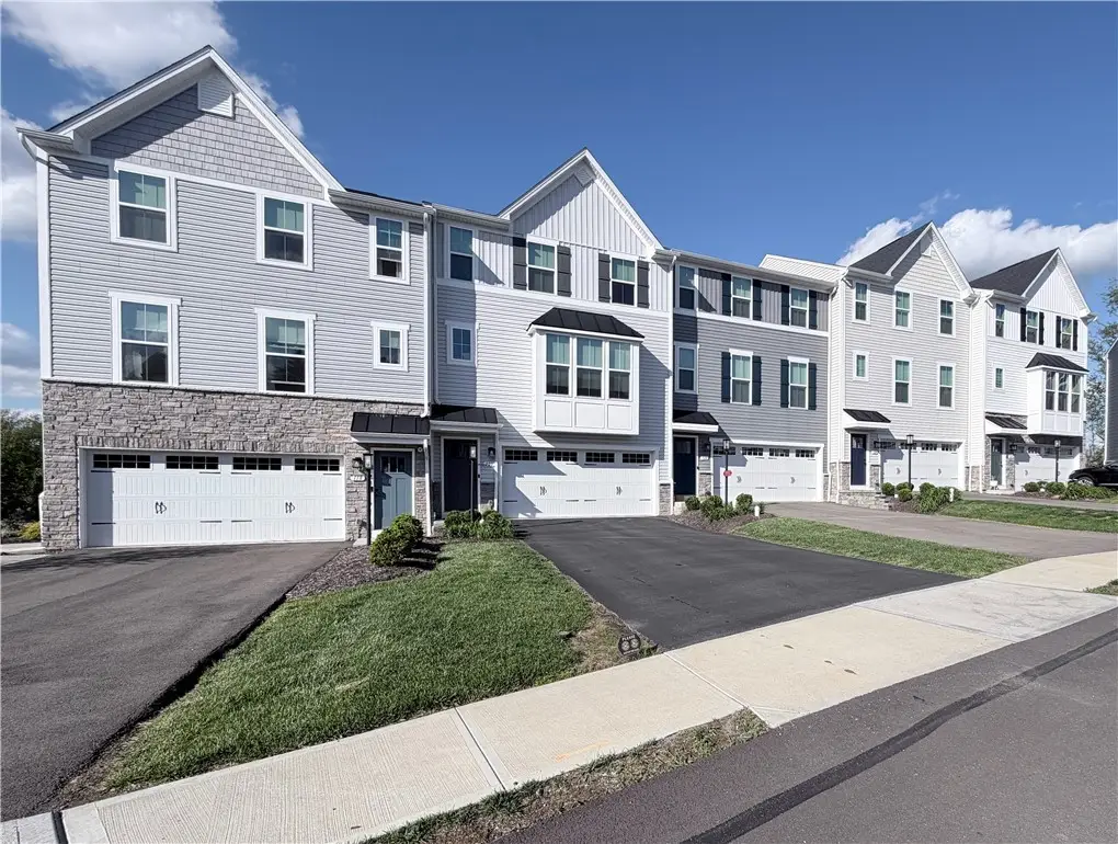 120 Crown St, Stowe, PA 15136 - #1