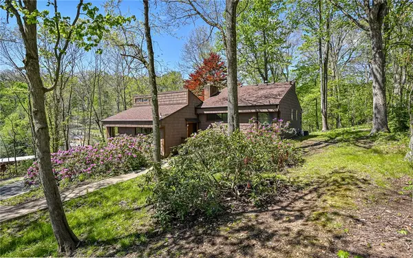 5435 Beechnut Dr, Gibsonia, PA 15044