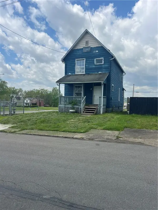 1002 Fruit Ave, Farrell, PA 16121