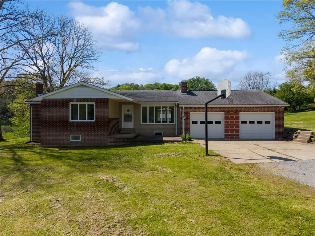6234 Schafer Dr, New Kensington, PA 15068 - #1