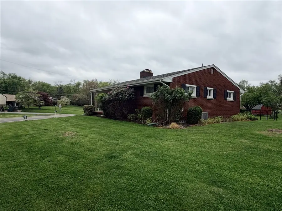 190 Oak Manor Dr, Natrona Heights, PA 15065 - #2