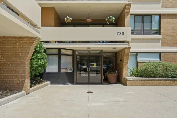 220 N Dithridge Street #606, Pittsburgh, PA 15213