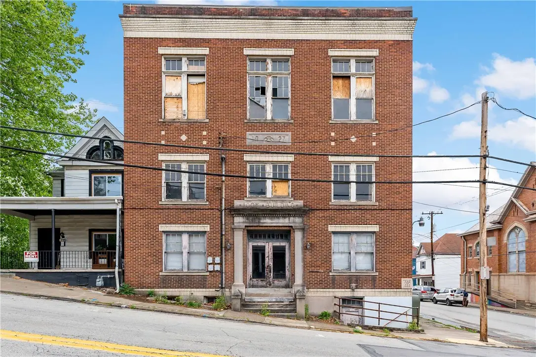 400 5th St, Charleroi, PA 15022 - #1