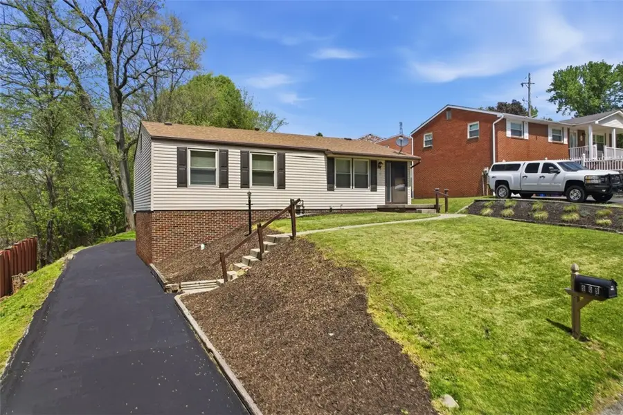 909 Mount Hood Dr, Pittsburgh, PA 15239 - #3