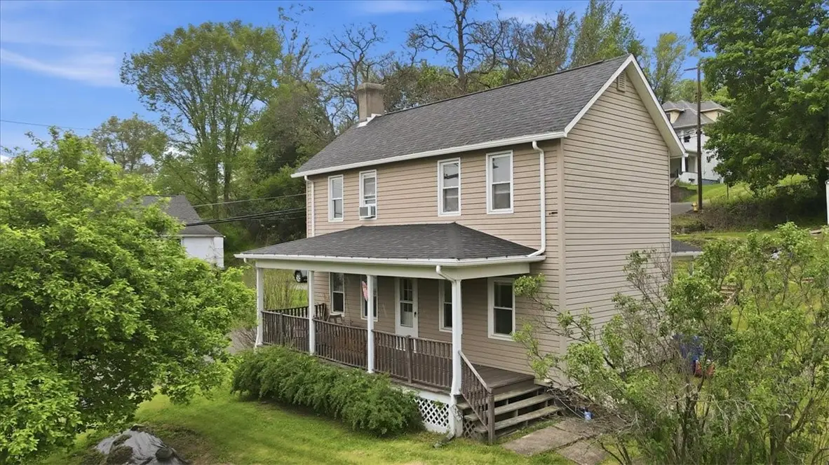 135 High St, Imperial, PA 15126 - #1