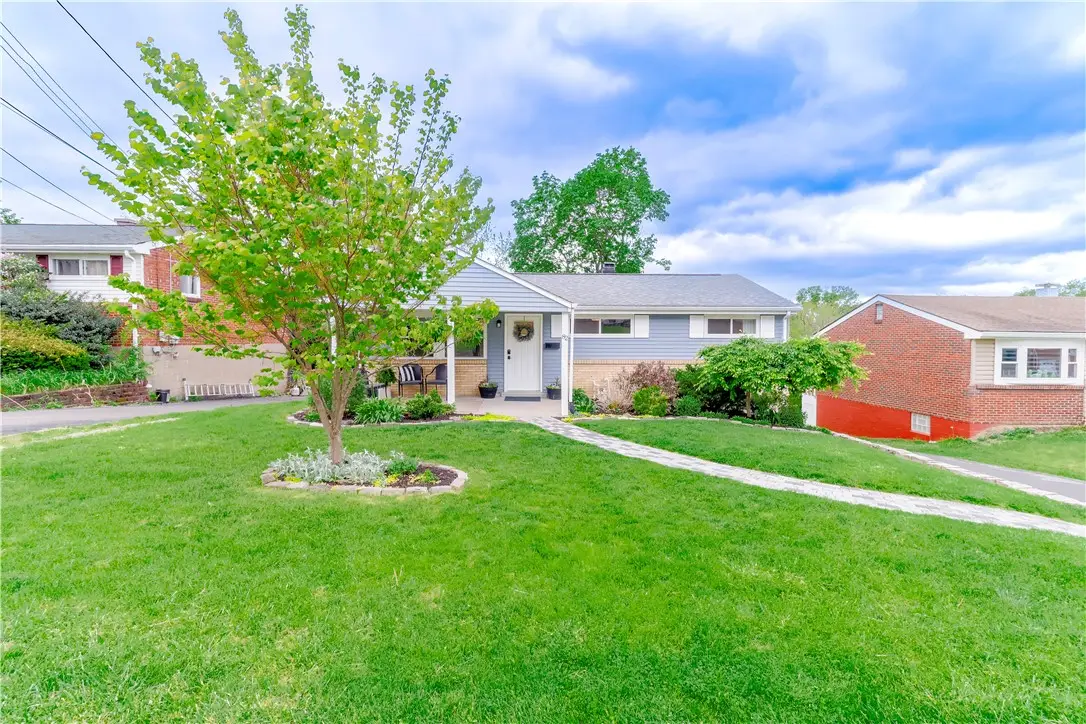 82 Claireview Dr, Carnegie, PA 15106 - #1