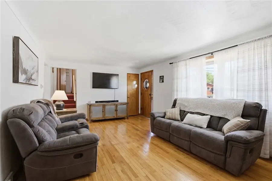 103 Manchester Dr, Irwin, PA 15642 - #3